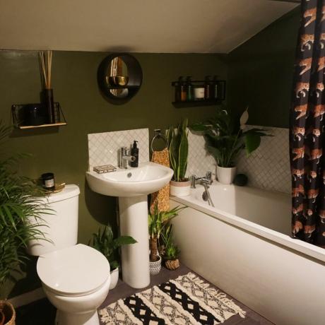 Transformeer keukens en badkamers vanaf £ 14,40 met slimme zelfklevende tegels