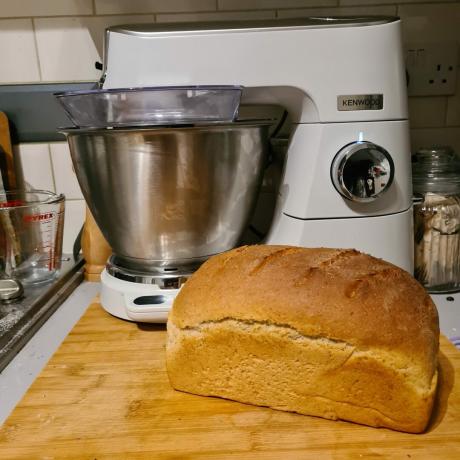 Kenwood Titanium Chef Baker com um pão fresco