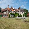 Lev som kungligheter på Walton Manor i Surrey