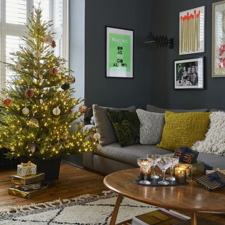 Цолеен Нолан дели своја врло снажна мишљења о божићним дрвцима и украсима