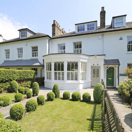 Heathfield Gardens London에 있는 이 가족 주택에 감탄해보세요.