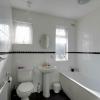 Dažytos plytelės pakeitė šį vonios kambarį nuo juodos iki fab tik už 150 svarų