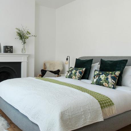 Haga un recorrido por este fresco y sofisticado dormitorio eduardiano de cuatro camas en Londres