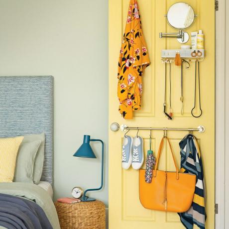 小さな寝室のための収納アイデア – スペースを合理化する 10 の方法