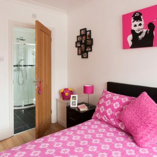 غرفة نوم باللونين الوردي والأبيض | أفكار تزيين تقليدية | 25 بيوت جميلة | Housetohome.co.uk
