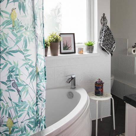 Take-a-tour-of-this-fun-and-vibrant-Victorian-end-of-terrace-in-Hampshire-bathroom
