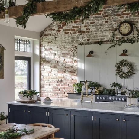Acest grajd restaurat din Kent este casa perfectă de Crăciun