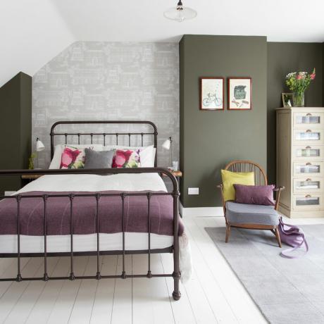 makuuhuone, jossa oliivinvihreät ja harmaat seinät
