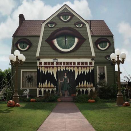 Uhyggeligt Halloween -hus skabt i Amerika