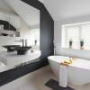 Japon tasarımından ilham alan modern monokrom banyo makyajı
