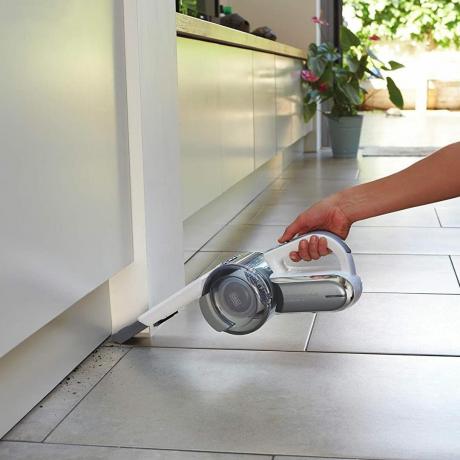 „Black + Decker Dustbuster Pivot“ rankinis dulkių siurblys virtuvės grindų valymui
