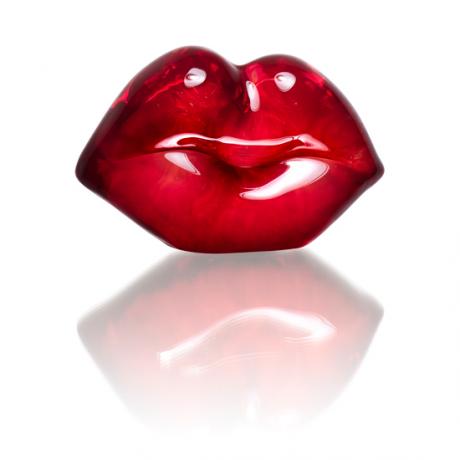 이 smoochy 스타일리시한 구매로 국제 키스의 날을 위해 주름을 잡습니다.