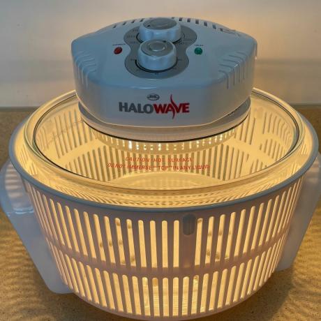 Kép a JML Halowave halogén sütőről, amelyet otthon tesztelnek