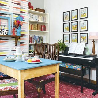 Retro eetkamer met fotowand en piano | Eetkamer inrichten | Stijl thuis | Housetohome.co.uk