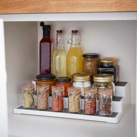 kuchynské skladovacie stojany 3-stupňový dizajn pre vnútorné skrine