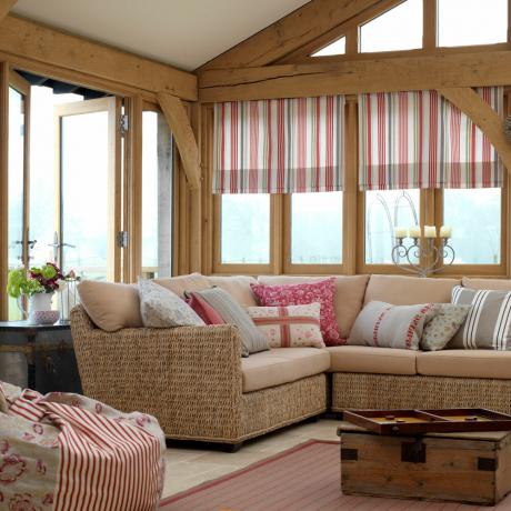 veranda soggiorno con struttura in legno