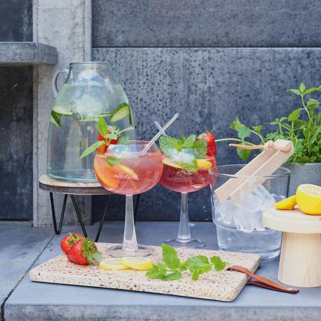 Ideje za vrtni bar z nizkim proračunom za ustvarjanje cenovno ugodne poletne pijače