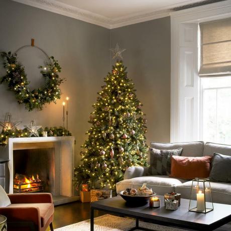 27 فكرة لتزيين غرفة المعيشة في عيد الميلاد لتحصل على روح احتفالية
