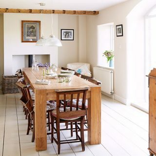 غرفة طعام محايدة وخشبية | تزيين غرفة الطعام | منازل الريف والديكورات الداخلية | Housetohome.co.uk