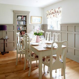 Lysegrå spisestue med malede vægpaneler | Spisestue udsmykning | Landhuse og interiører | Housetohome.co.uk