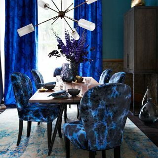 Djupblå matsal med sammetstyg | Matsal dekorera | Hem och trädgårdar | Housetohome.co.uk