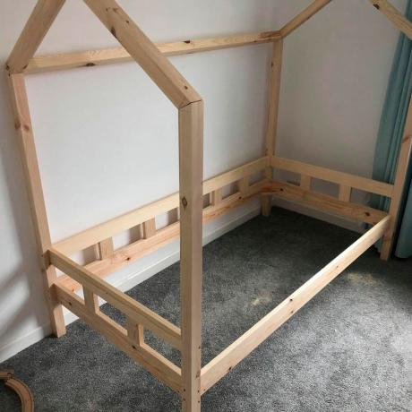 Savvy Dad économise 345 £ en créant un lit de maison de bricolage – nous adorons les résultats !