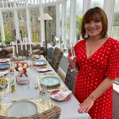 Лорейн Кели празнува 60 -ия рожден ден у дома - нейните съвети за домакинство