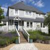 Genießen Sie eine ehrgeizige Verwandlung eines Hauses im New England-Stil in den Surrey Hills und sein elegantes Interieur