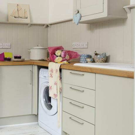 Atklāta veļas mazgājamās mašīnas Whirlpool iespējamā ugunsbīstamība