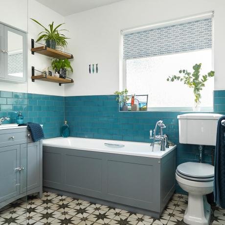 Mest populære badeværelsesmalingfarver forklaret af psykologekspert