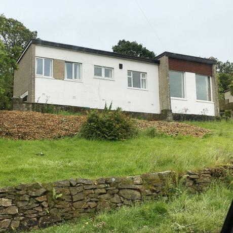 Dieses Haus auf einem Hügel wurde zum Gewinner der Auszeichnung „Ideal Home Best Home“ gekürt