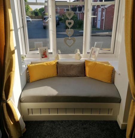 Etkileyici DIY pencere koltuğu maliyeti sadece 29 £ - eski ahşap palet kullanarak