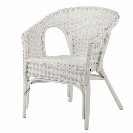 เก้าอี้หวายสีขาว จาก Wayfair