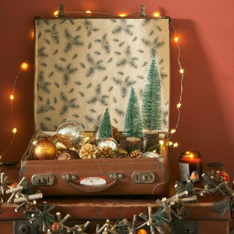 Vánoční odpočítávání kufr vánočních ozdob