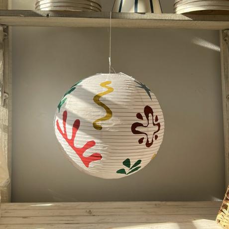 Ručne maľované tienidlo na lampu z ryžového papiera na mieru od Hum London