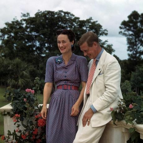 Pohovka, na ktorej sa Edward Prince of Wales stretol s Wallis Simpsonovou, je v aukcii - a jej štýlový dizajn by v dnešných domácnostiach nevyzeral nadštandardne.