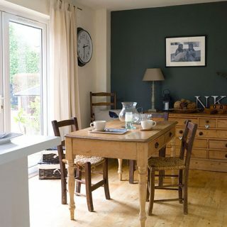 Matsal med mörkgrå vägg | Matsal dekorera | Perfekt hem | Housetohome.co.uk