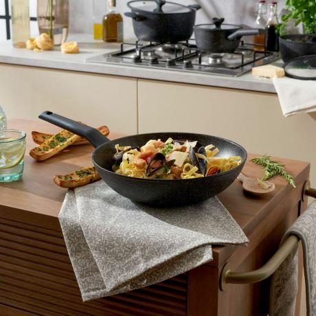 Dunelms bevidste valg udvalg wok i køkkenet madlavning middag